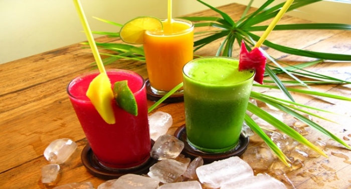 Suco Verde Com Frutas Vermelhas